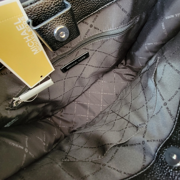 Michael Kors Briley LG Crossbody Black - Picture 3 of 6